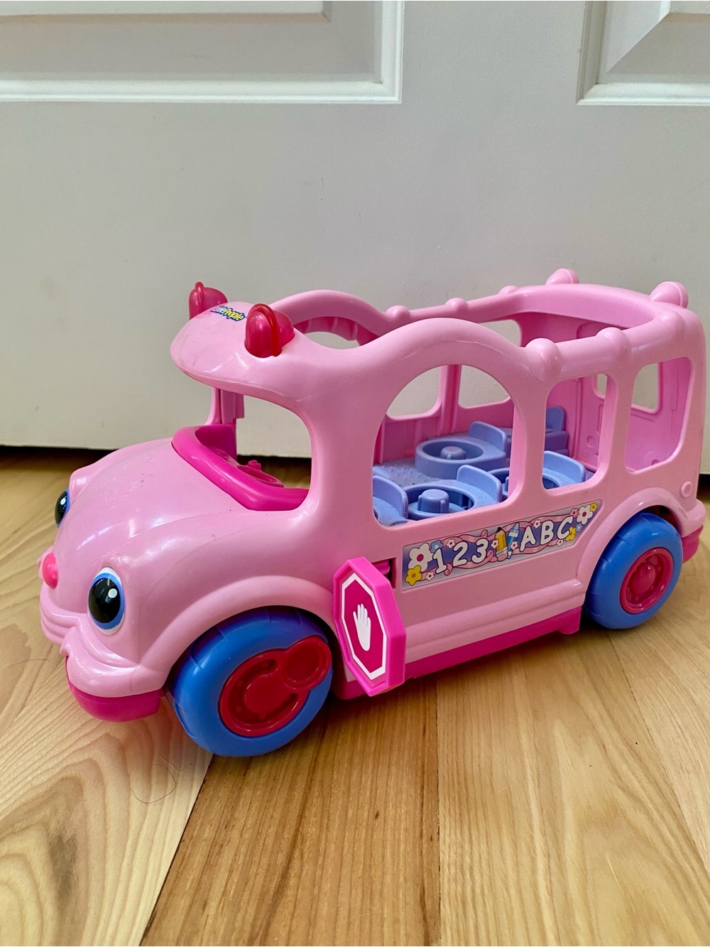 Vintage 2005 Fisher Price Little People Pink Lil’ Movers School Bus with Sound